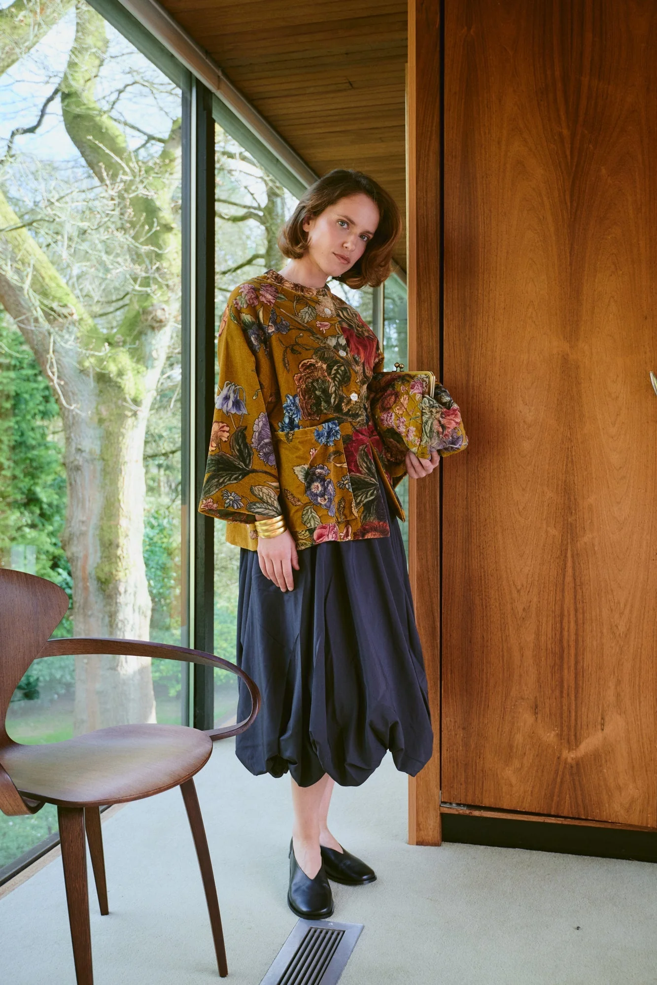 Primula Gold Quilted Velvet Kiss Lock Bag - Image 3