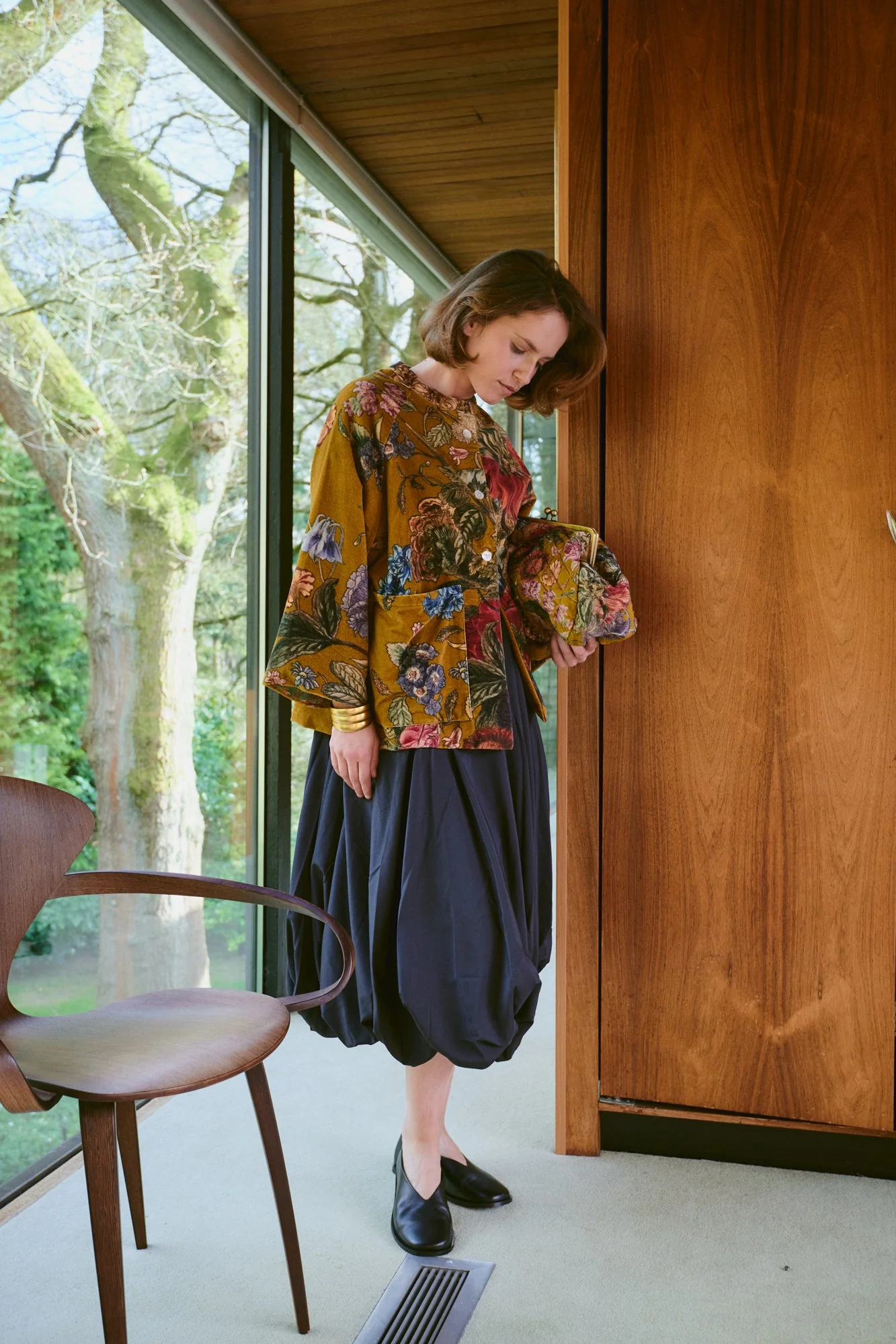 Primula Gold Quilted Velvet Kiss Lock Bag - Image 4